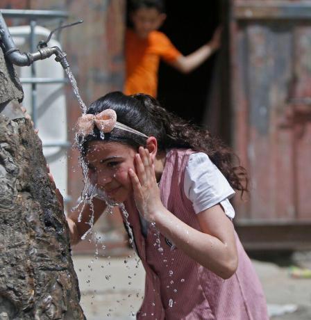الدفاع المدني يحذر من موجة حارة ويدعو لعدم إشعال النيران تحت طائلة المسؤولية