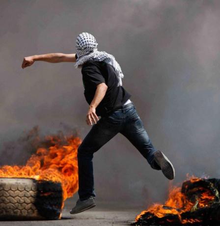 الشباب الثائر بغزة: قررنا توسيع رقعة المواجهة وإشعال الحدود اليوم