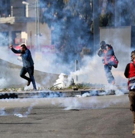 حالات الاختناق خلال اقتحام الاحتلال بلدة الرام