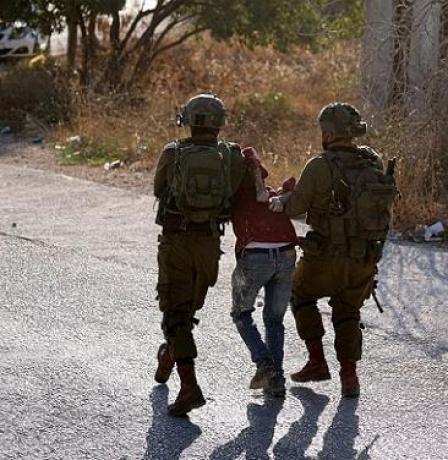 قوات الاحتلال تعتقل شابين من مخيم عسكر شرق نابلس 