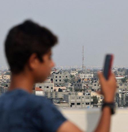 انقطاع الاتصالات والإنترنت عن وسط وجنوب قطاع غزة
