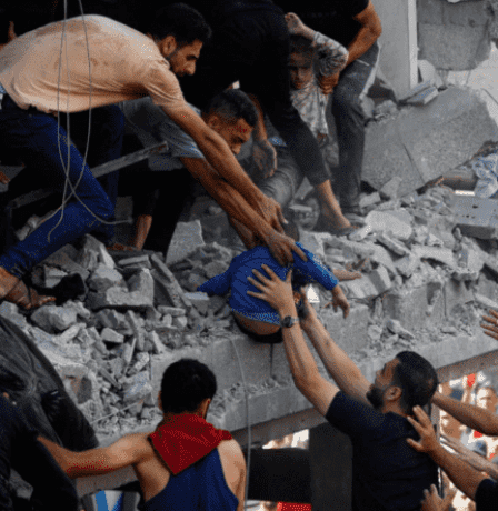 7 شهداء وعشرات الجرحى في قصف الاحتلال منازل ومسجدا في رفح