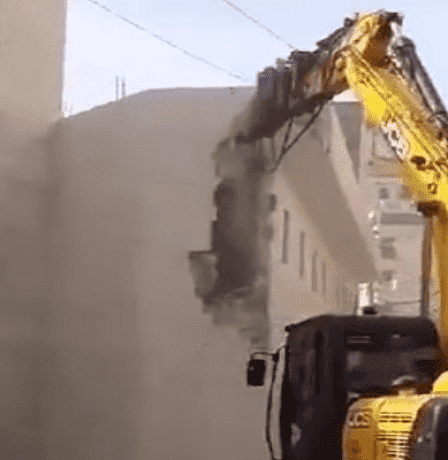 الاحتلال يجبر مقدسيا على هدم منزله في بلدة أم طوبا جنوب القدس