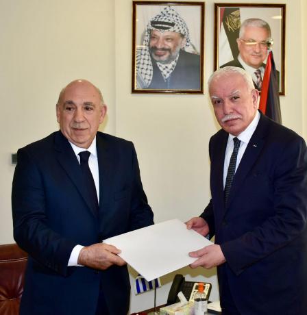 المالكي يتسلم نسخة من أوراق اعتماد السفير الجديد لجمهورية الأوروغواي الشرقية