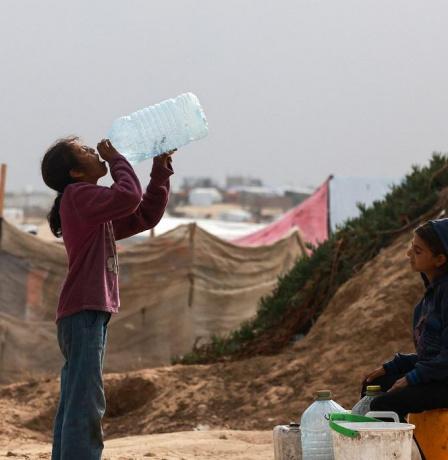 سكان قطاع غزة يشربون مياها غير آمنة