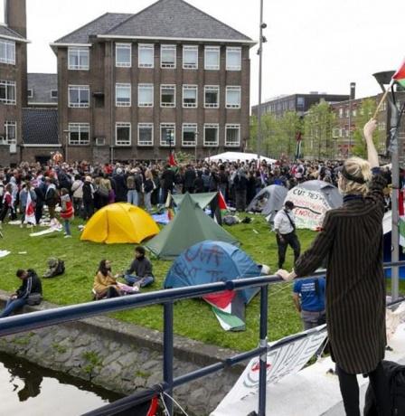 "جامعة أمستردام" تغلق حرمها أمام الاحتجاجات المؤيدة لفلسطين