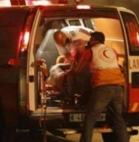 إصابة مواطن وزوجته جراء اعتداء الاحتلال عليهما شرق الخليل