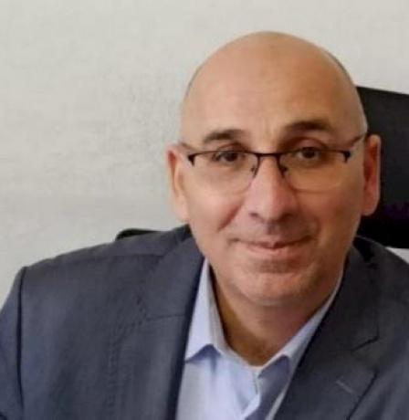 ليس دفاعا عن رئيس الوزراء ولا هجوما على الرئيس 