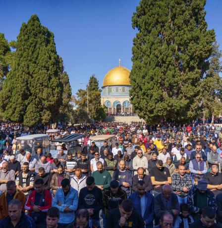 70 ألفا يؤدون صلاة الجمعة في المسجد الأقصى
