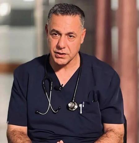 الاحتلال يمدد اعتقال الدكتور حسام أبو صفية في سجن "النقب"