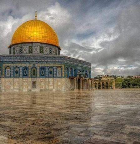 الاحتلال يسلم مقدسيا قرارا بالإبعاد عن الأقصى لمدة أسبوع