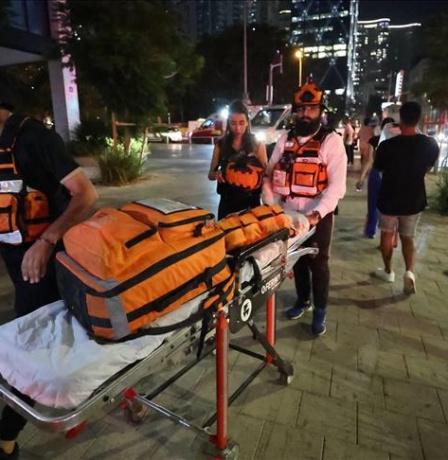 الهجمات الإيرانية على إسرائيل: 3 قتلى وأكثر من 200 مصاب جراء سقوط صواريخ