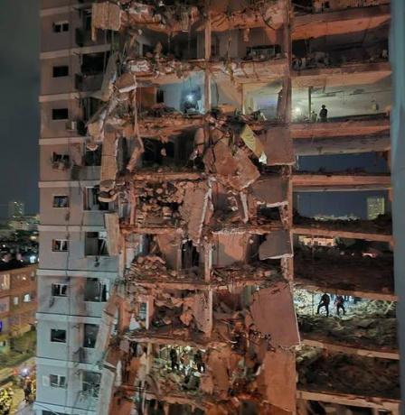 6 قتلى و240 مصابا بموجة قصف إيراني جديدة على وسط إسرائيل