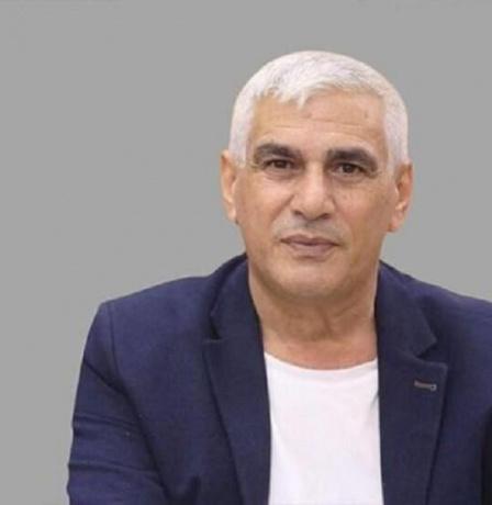 العشيرة تفاخرت بالدكتور والدكتور لبس عباءة العشيرة