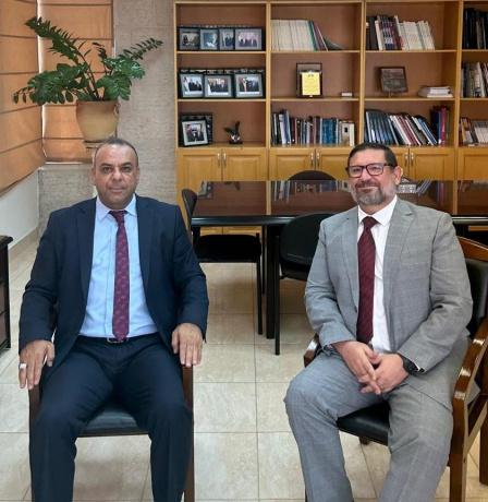 السفير التشيلي يلتقي أمين عام اتحاد الكتاب والأدباء الفلسطينيين ويبحثان التعاون الثقافي المشترك 