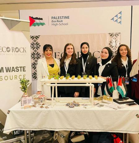 "إيكو روك" الفلسطينية تفوز بجائزة أفضل شركة طلابية على مستوى الوطن العربي