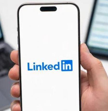 خاص| انتهاك جديد للحقوق الرقمية.. تقرير يكشف انحياز "لينكد إن" ضد المحتوى الفلسطيني