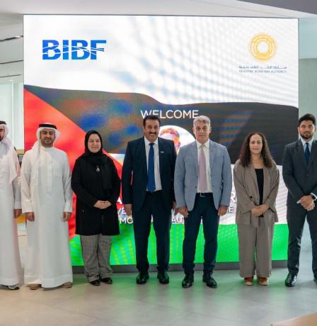 محافظ سلطة النقد يلتقي مسؤولين في البحرين ويبحث معهم التعاون