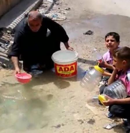 تقرير خاص| محمود شحدة... ستيني من غزة يقاوم المرض والماء الملوث في خيمة النزوح