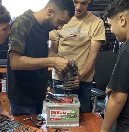 خاص| التدريب المهني في فلسطين… قطاعٌ يصمد رغم الأزمات والحرب 