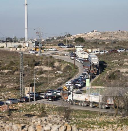 الاحتلال ينصب حاجزا عسكريا عند مدخل ترمسعيا شمال رام الله