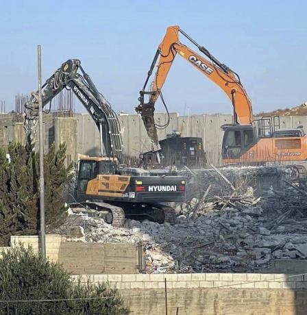 السلطات الإسرائيلية تهدم منزلا في دير الأسد بالجليل بأراضي الـ48