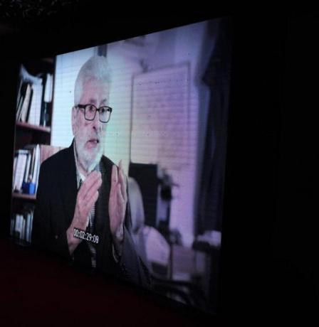 "قامات" تطلق العرض الأول للفيلم الوثائقي "أرض تمشي معه"