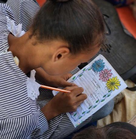 الأونروا تعيد بناء مساحات تعلّم بديلة للأطفال في غزة