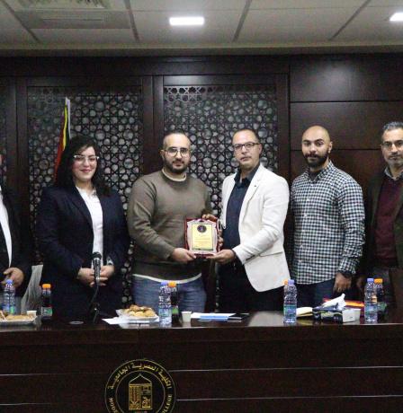 ورشة عمل في الكلية العصرية الجامعية حول التسويق الرقمي والتجارة الإلكترونية