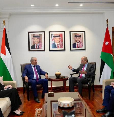 الشيخ يبحث مع الصفدي تثبيت وقف إطلاق النار في غزة ووقف التصعيد الإسرائيلي بالضفة