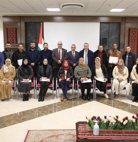 المدرسة الوطنية للإدارة تختتم دورة "تعزيز القدرات الإدارية" لموظفي جامعة الاستقلال