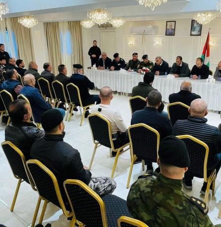 قائد قوات الامن الوطني والمحافظ يتفقدان القوة الامنية العاملة في بلدة كفر زيباد بقلقيلية