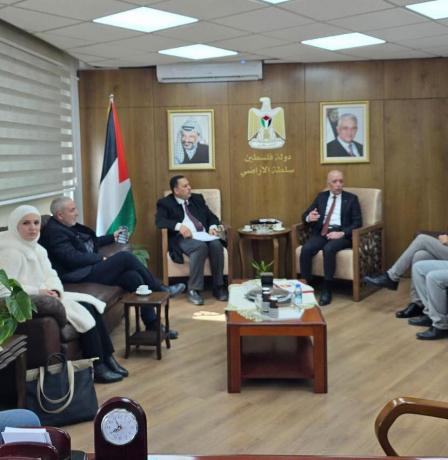 التميمي يبحث مع رئيس بلدية طوباس سبل تطوير وتنظيم قطاع الأراضي في المدينة