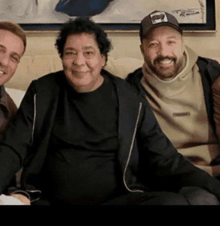 أول ظهور بعد أزمته الصحية.. محمد منير يطل بـ"ضحكة من القلب"