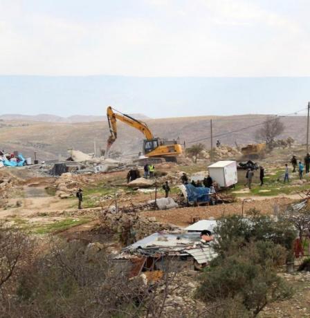 خاص| تهجير قسري تحت التهديد في خربة يانون: رئيس بلدية عقربا يحذر من مخطط عزل واستيلاء