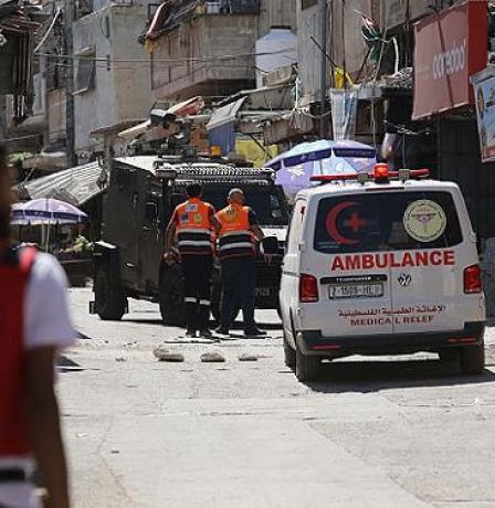 شهيد و3 إصابات خطيرة بإطلاق الاحتلال النار على مركبة جنوب نابلس