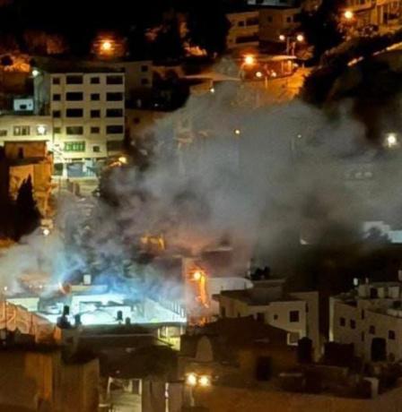 الاحتلال يفجر شقة سكنية ويعتقل ٤ مواطنين من نابلس 