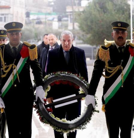 نيابة عن الرئيس: الشيخ يضع إكليلا من الزهور على ضريح الشهيد أبو عمار لمناسبة الذكرى الـ61 لانطلاقة الثورة