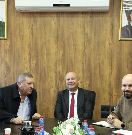 أبو هولي يلتقي اللجنة الشعبية لمخيم عين السلطان ويشيد بأدائها ويؤكد أهمية دور الأونروا