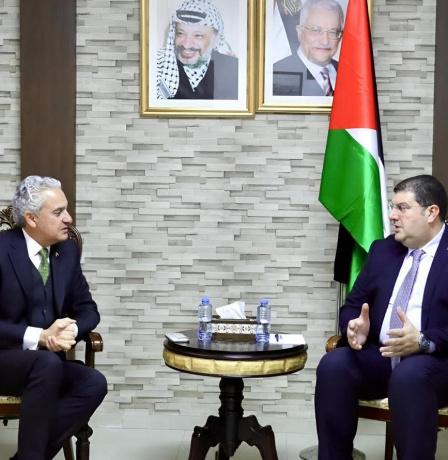 تعزيز الشراكة بين وزارة النقل وبلدية رام الله لتنظيم الحركة المرورية