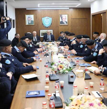 الشيخ يزور القيادة العامة للشرطة الفلسطينية