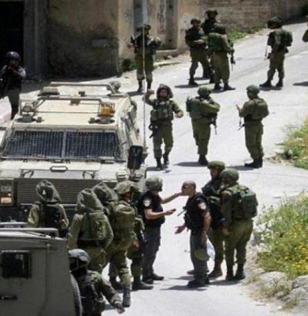 الاحتلال ينتشر في شوارع مدينة طولكرم ويصدم مركبات
