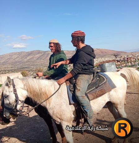 مستوطنون يعيقون عمل طواقم لجنة الانتخابات في تجمع يرزة شرق طوباس