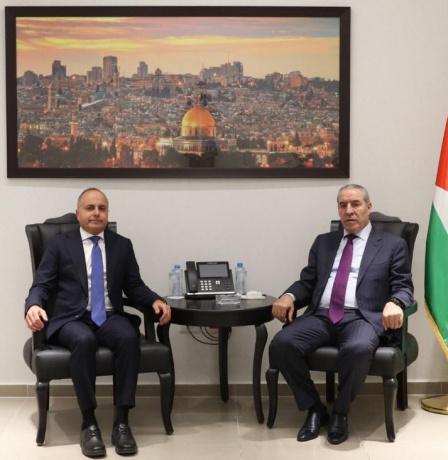 الشيخ يلتقي السفير المصري