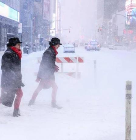 الولايات المتحدة: 21 قتيلا في عاصفة ثلجية هي الأشد منذ عقود