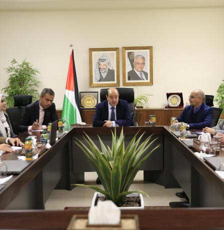 أبو زيد يقود اجتماعاً استراتيجياً لمدربي مدراء الفئة الأولى لتحديث المناهج التدريبية