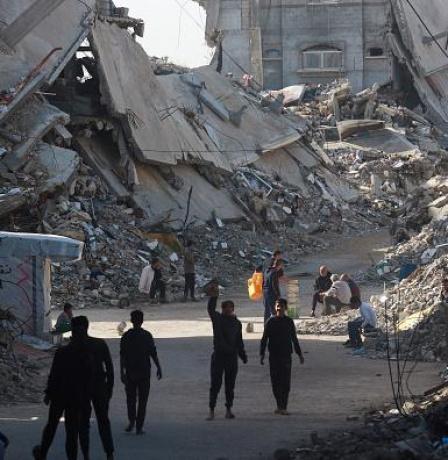 10 شهداء بينهم 4 أطفال في قصف الاحتلال خيام ومباني نازحين في غزة