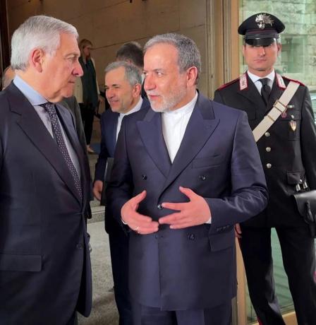 انطلاق مفاوضات إيران والولايات المتحدة في سلطنة عمان