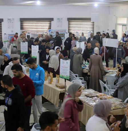 جمعية رجال الأعمال الفلسطينيين تشارك في معرض “إنتاجنا حياة” دعمًا للصناعات الغذائية المحلية