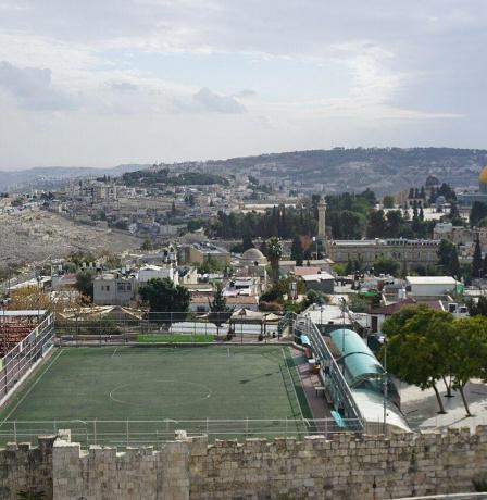 بعثات دبلوماسية أوروبية: إغلاق الاحتلال مركز "برج اللقلق" يضيّق الحيّز الفلسطيني في القدس